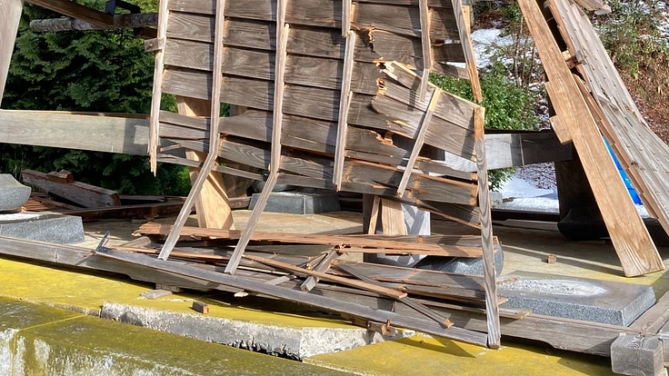 能登半島地震で倒壊寸前 一刻も早い鐘つき堂の修繕にご支援を