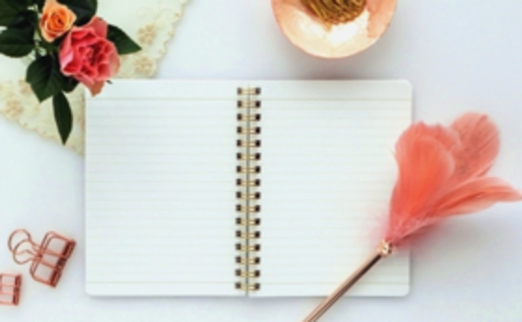 オリジナルノートセットとサンクスカードを送付。ホームページにお名前を掲載し、Facebookでご報告。