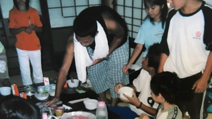 お腹をすかせた子どもが無料で参加できる料理クラブをオープン！