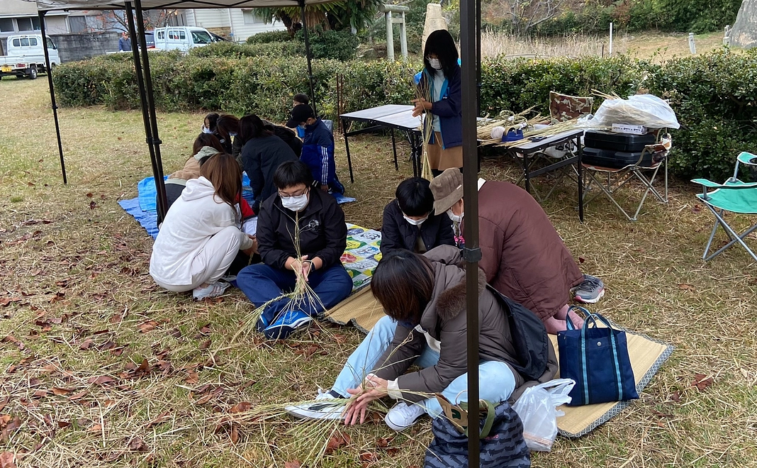 感謝のメール、メンヒル大しめ縄づくり体験イベントへのご招待と玄関飾り贈呈