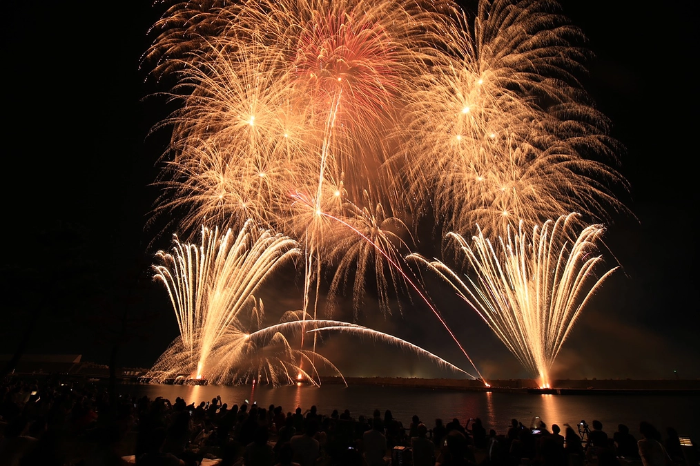 全国初の試み！？水面ホタルと竜の涙