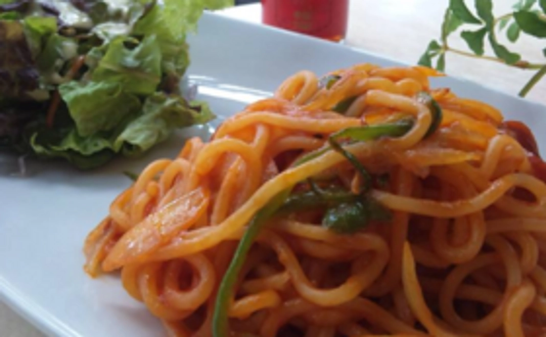 【50名限定】子育て応援Cafeくじらの横浜ナポリタン＋オリジナルステッカー♩