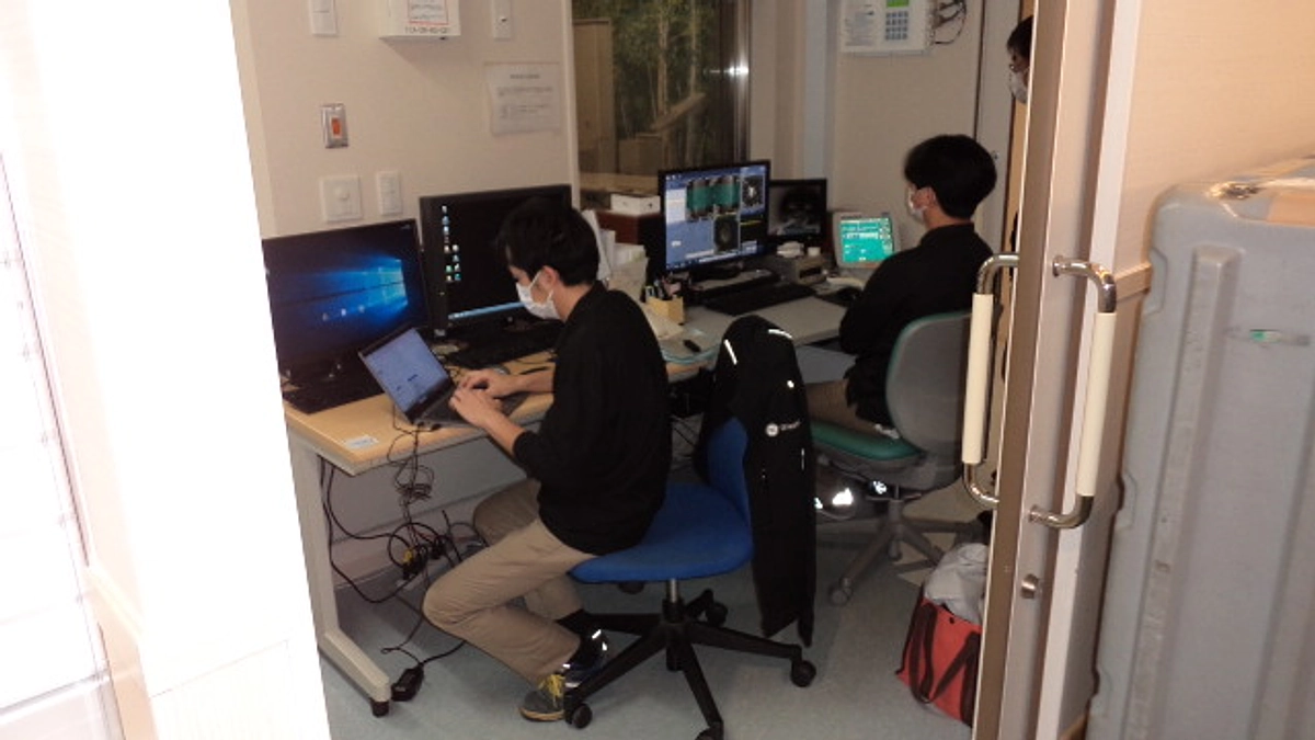 旧MRI装置の撤去が開始されました‼