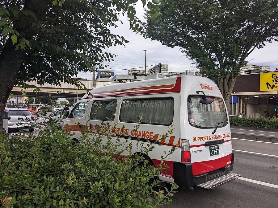 試作品の担架を使用した搬送の実例（福祉輸送現場で）