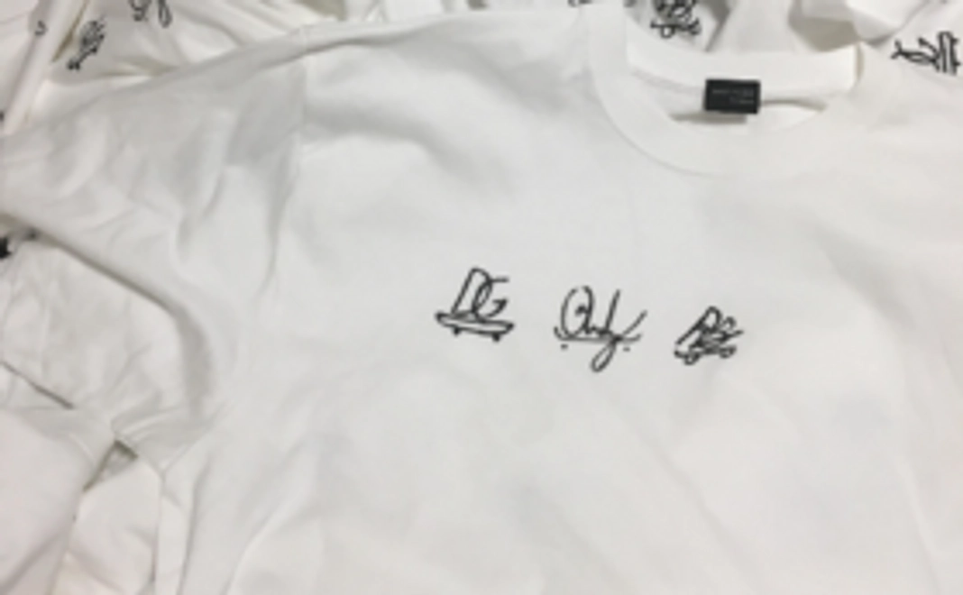 《Andy・Ryan・Danの直筆サイン入り》白Tシャツ1枚をお届け！
