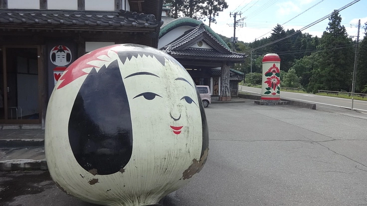 鳴子温泉・岩下こけし資料館・大雪で壊れたこけし塔の修復を行いたい！