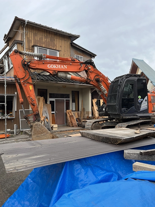 工場の解体が始まりました