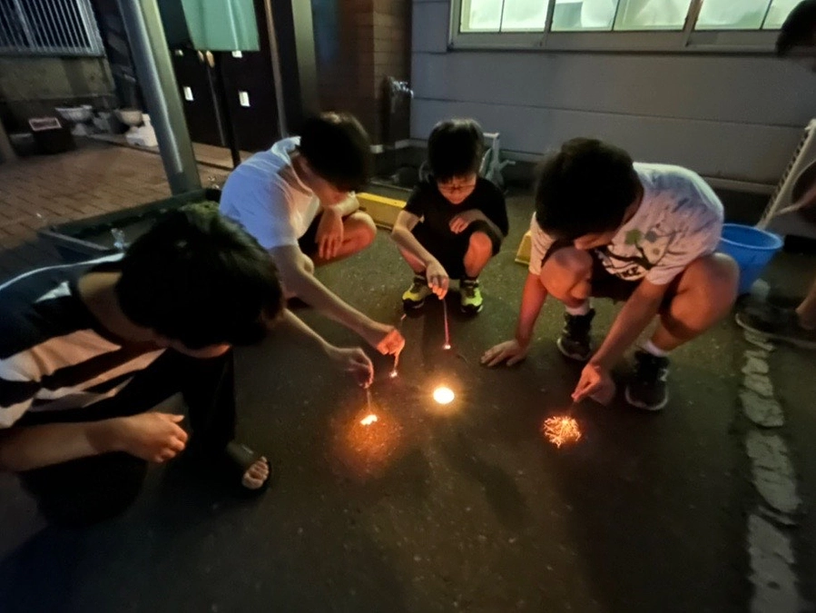 風と線香花火と、夏の夜