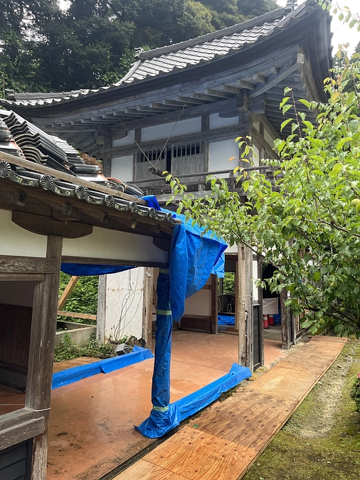 修繕工事｜回廊と鐘楼堂が切り離されました