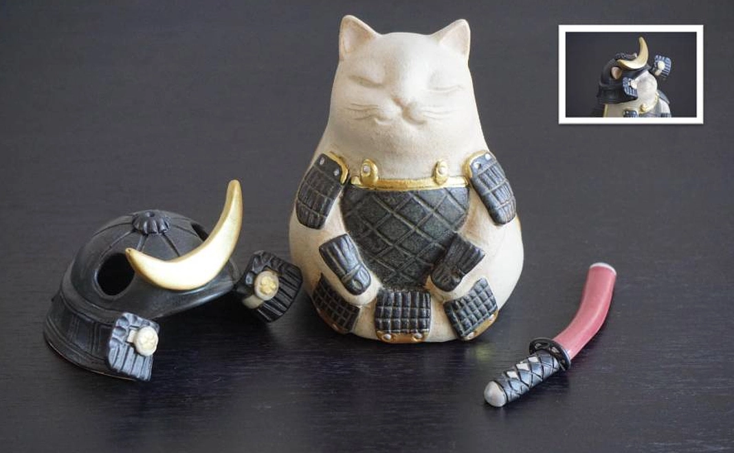 Nekomitu作　甲冑猫の置物（陶器）