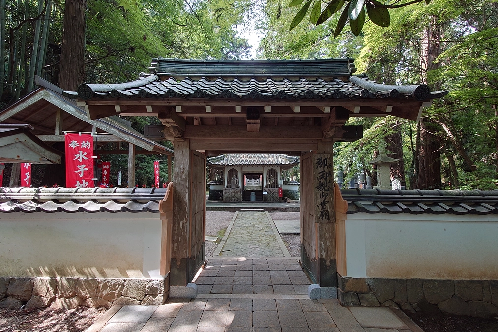 勢至堂の門修復完成致しました