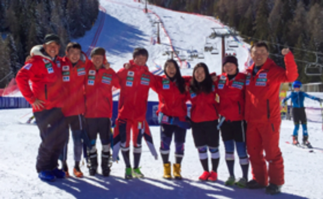 2019年3月アルプチンブラ大会出場選手・コーチ集合写真