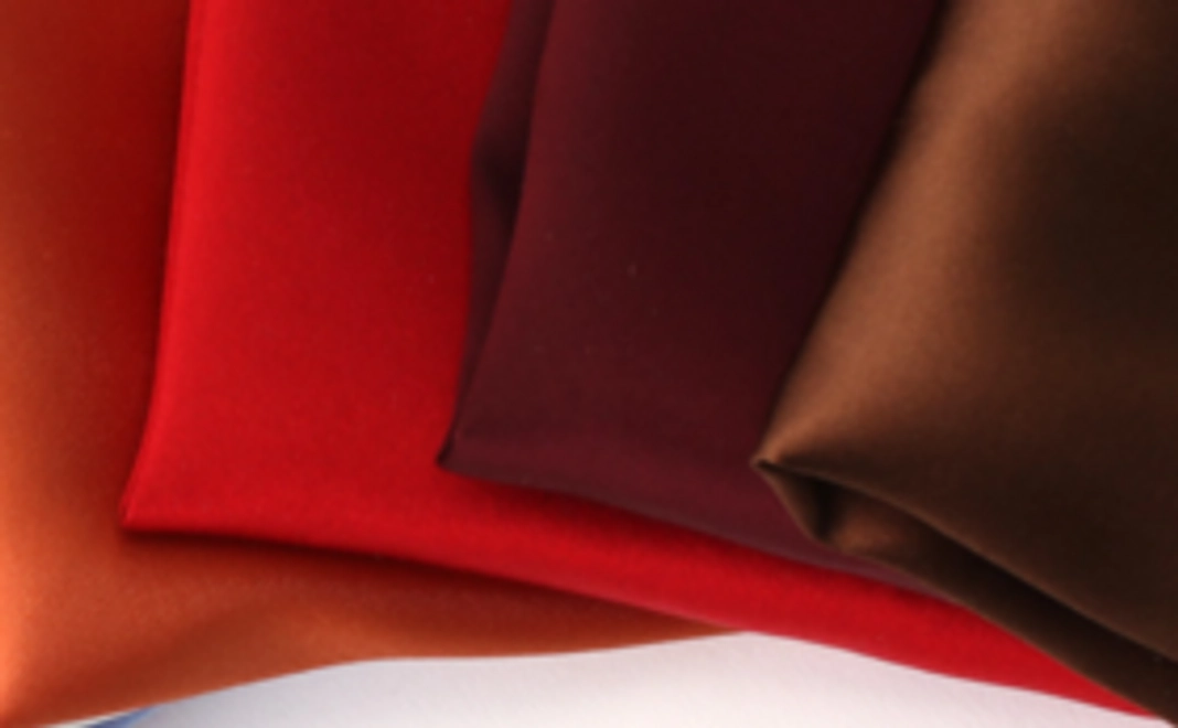中国江蘇省【ミニハンカチ】幸せのシルクスカーフと同じ素材で実際にお母さんが縫製したミニハンカチをお届けします！