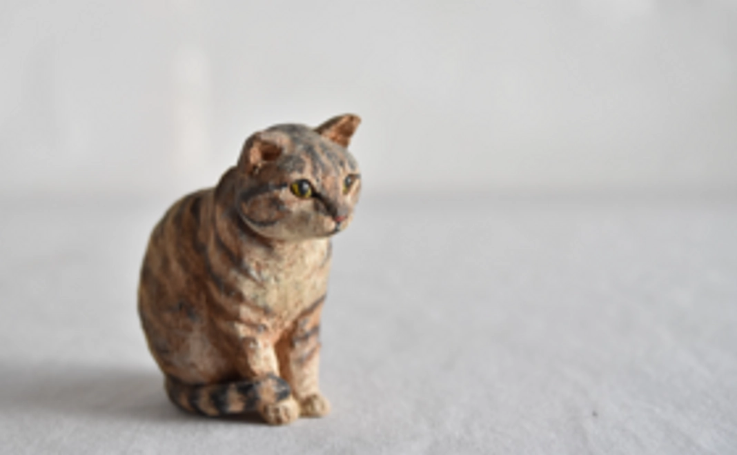 はしもとみお 彫刻作品「おすわり猫」コース
