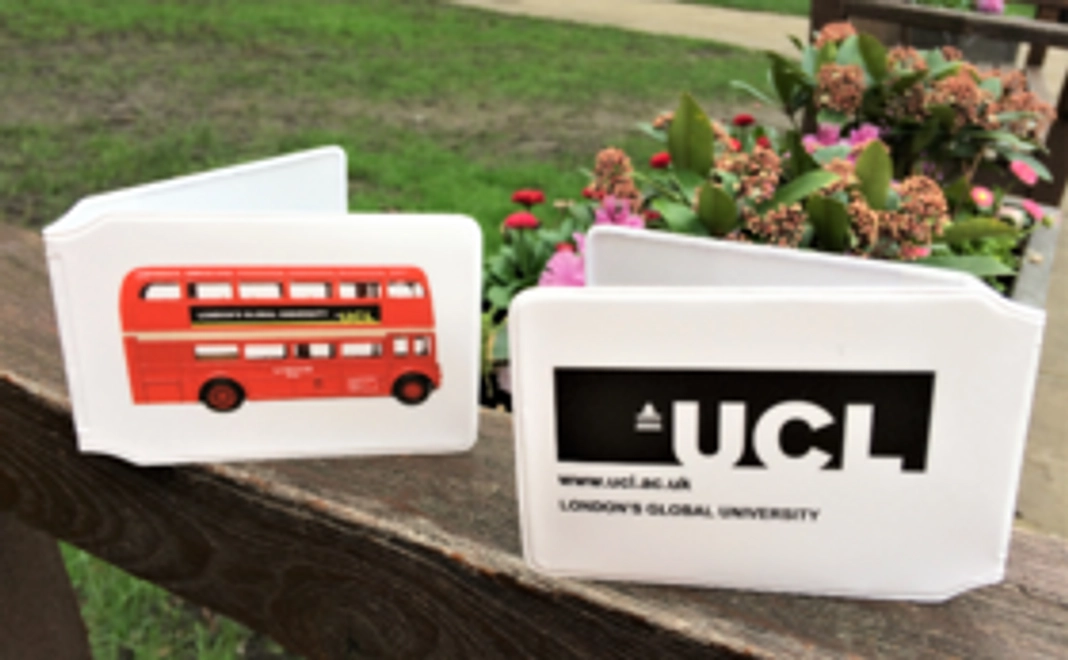 ＵＣＬロゴ入りボールペン＋定期券入れセット！