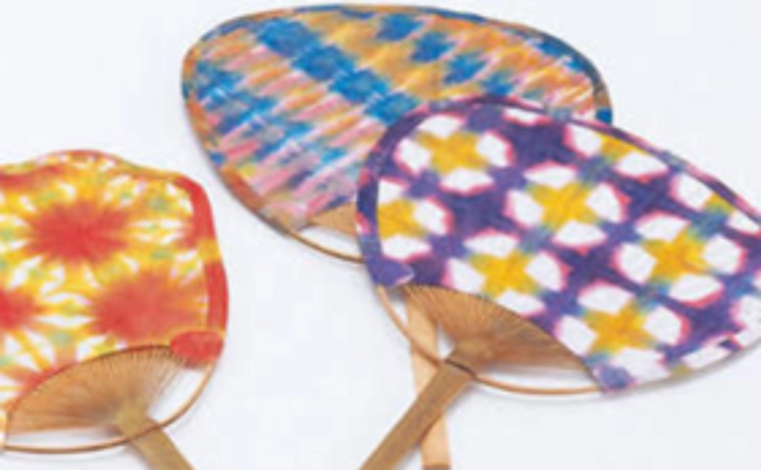 お礼のメールとともに  子どもの描作ったうちわを1つお届けします