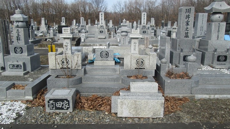 胆振東部地震で全壊した我が家のお墓(我が家だけが未だに全壊です)