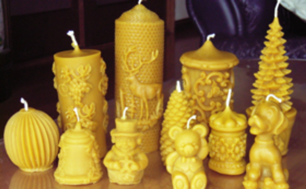 ミツロウの甘い香りのキャンドルをお届け