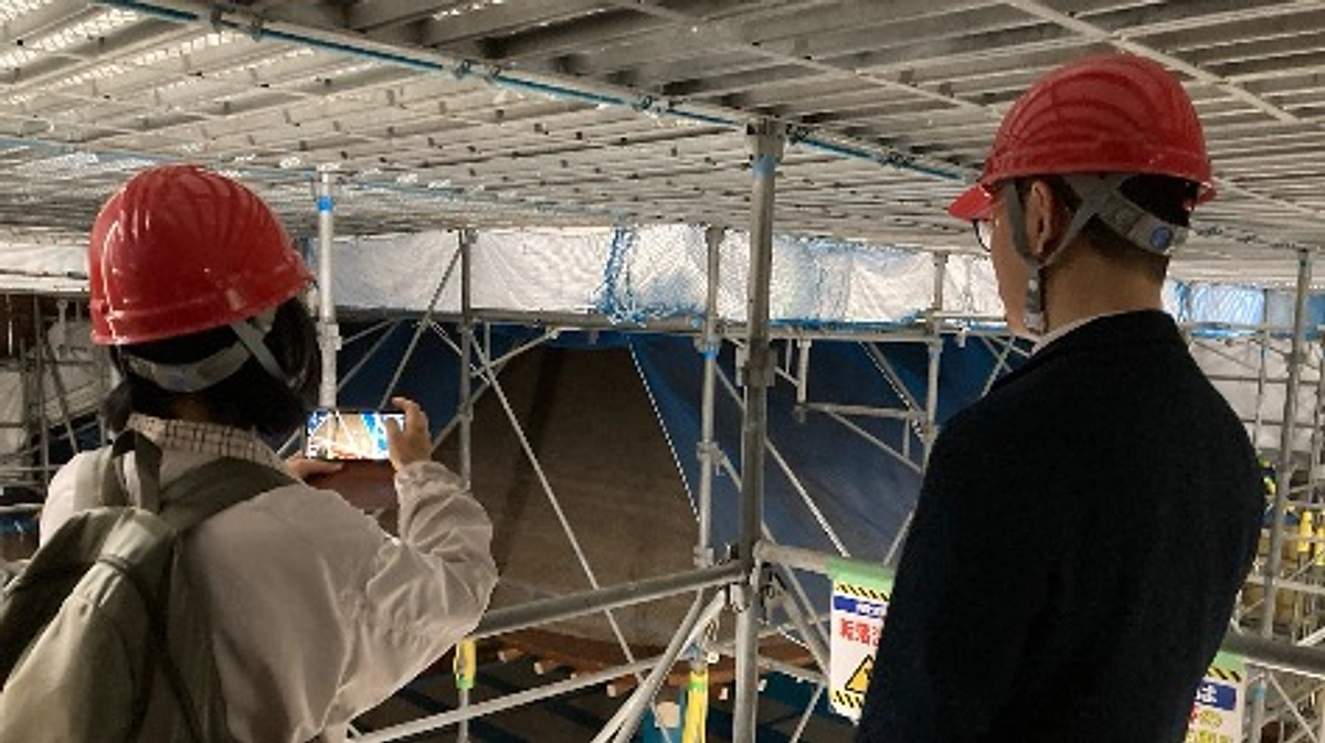 ご寄附へのお礼として改修工事の様子をご見学いただきました