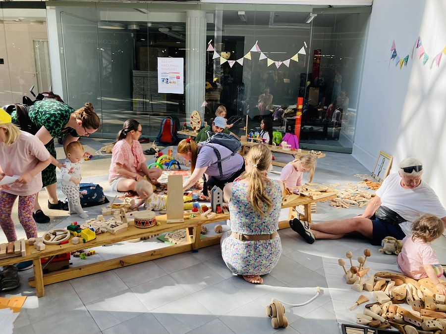 トゥルクの街中ショッピングセンターで「芸術の夜」イベントへの参加