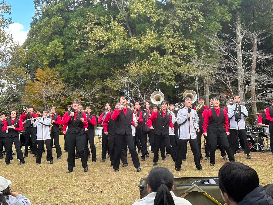 7月の豪雨で被災された方々に元気になっていただけるよう地域で演奏活動を行なっております。