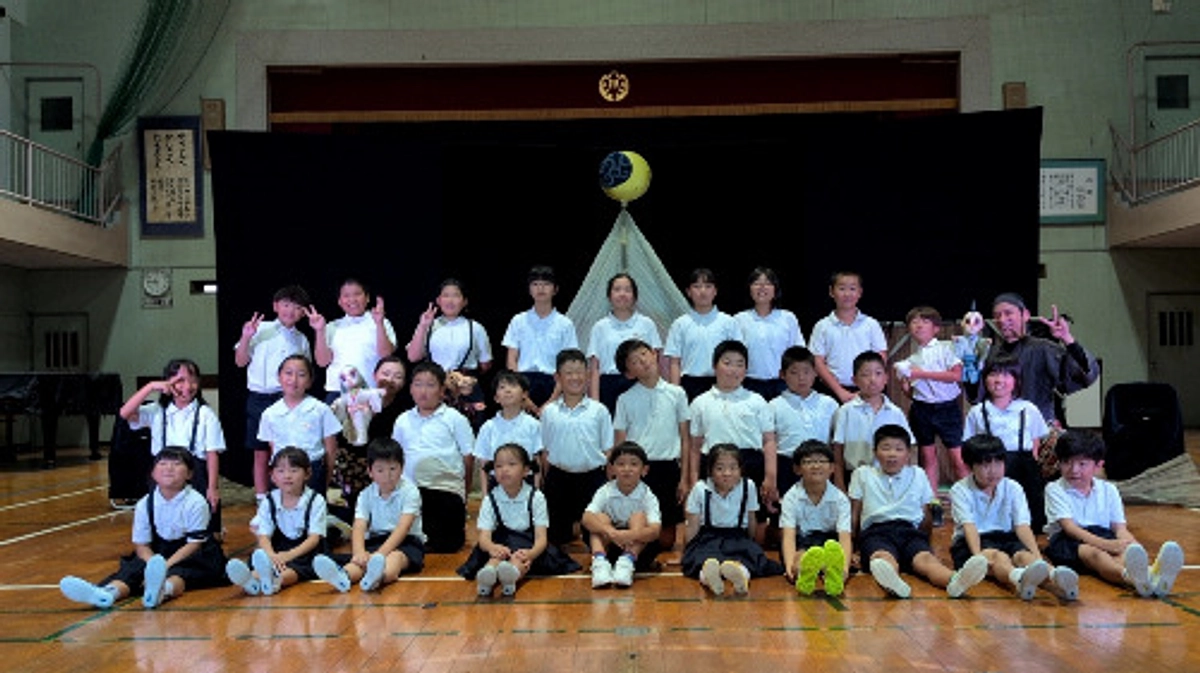 支援事業6校目、指宿市立川尻小学校で人形劇鑑賞会が実施されました！