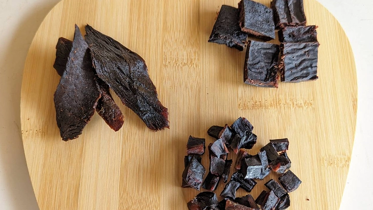 完全無添加のマグロジャーキーを作り、動物保護活動に繋げたい。