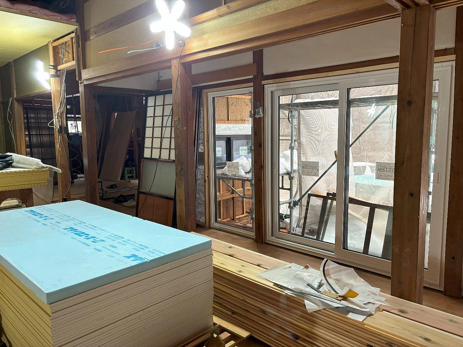 外壁を剥がしたらハチの巣が。。