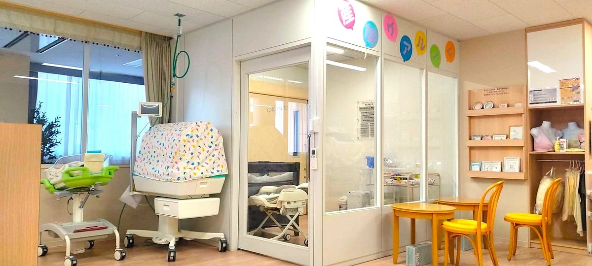 産後ケアルームへ芳名板を設置いたしました