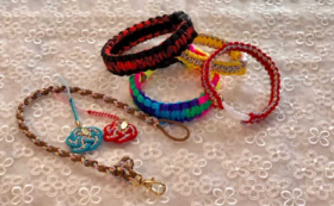 パラコードブレスレット or uchinokoストラップ&キーホルダーで応援