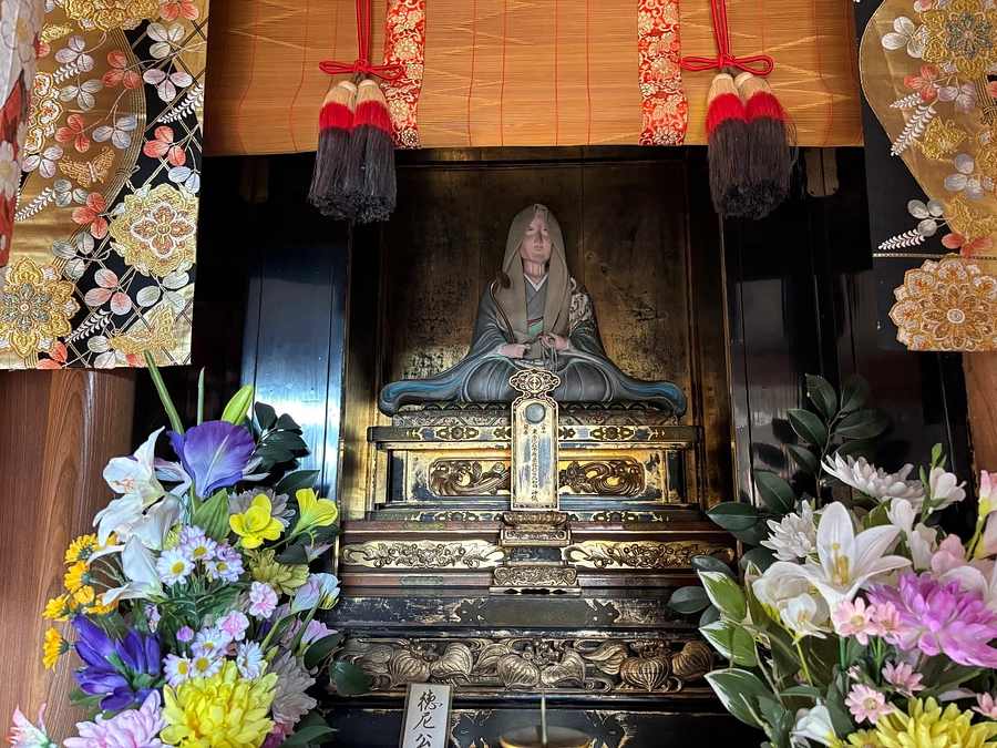 徳尼公御廟清掃作業