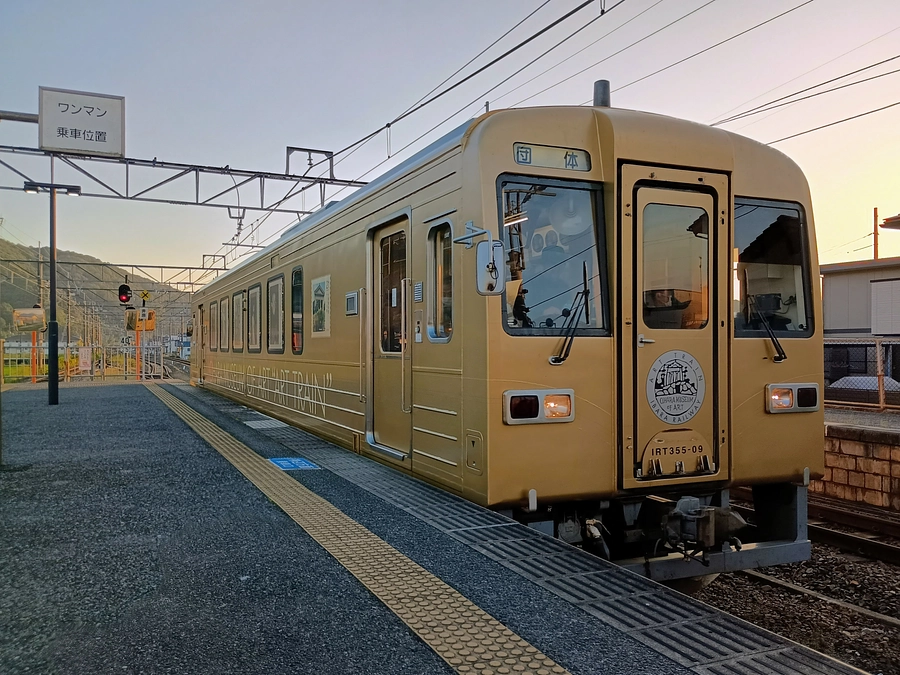 井原鉄道の列車を貸切って、みんなで小旅行を楽しみました！