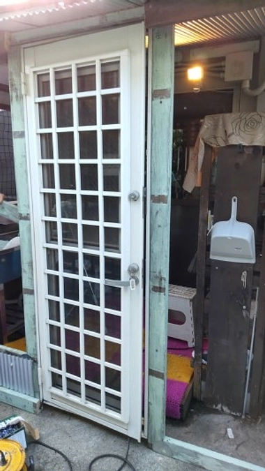 【活動報告】ダブルドア設置工事中　｜　継続型クラウドファンディング始めました