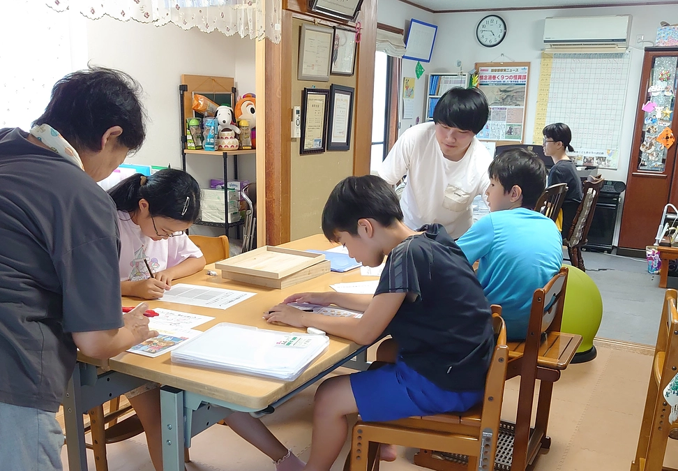 夏休みはお弁当を注文します。けどお盆はお休みなのでスーパーに。