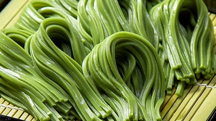 宇治抹茶(一番茶石臼挽き)と国産米粉を使った新しいグルテンフリー麺