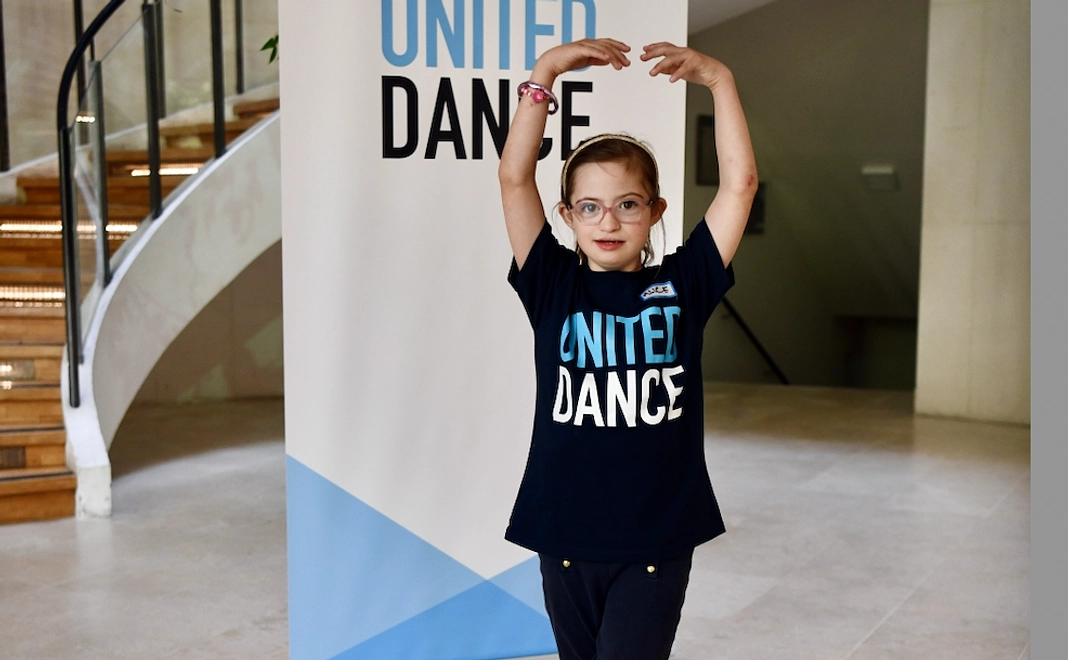 活動写真冊子、UNITED DANCE オリジナルTシャツ