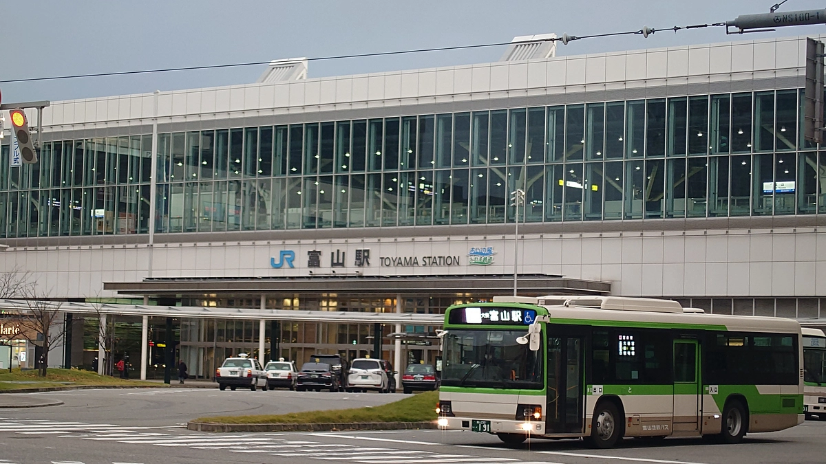 松山大学から富山の会場まで