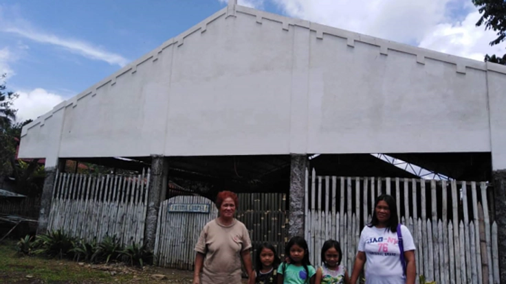 フィリピンの奥地で暮らす400人の子供達に教会修理と遊具を！