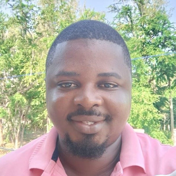 メンバー紹介　（マシューさん）キリフィカシューナッツCBOの代表者☆