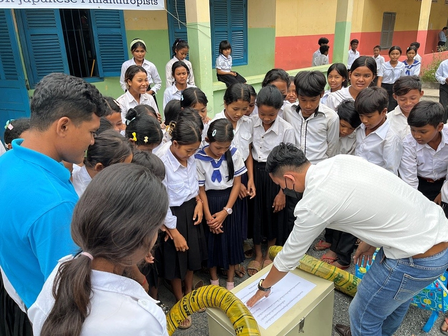 昨年2024年のプロジェクト実施の様子（その２：2024年12月11日）　カンボジアグルメの紹介も