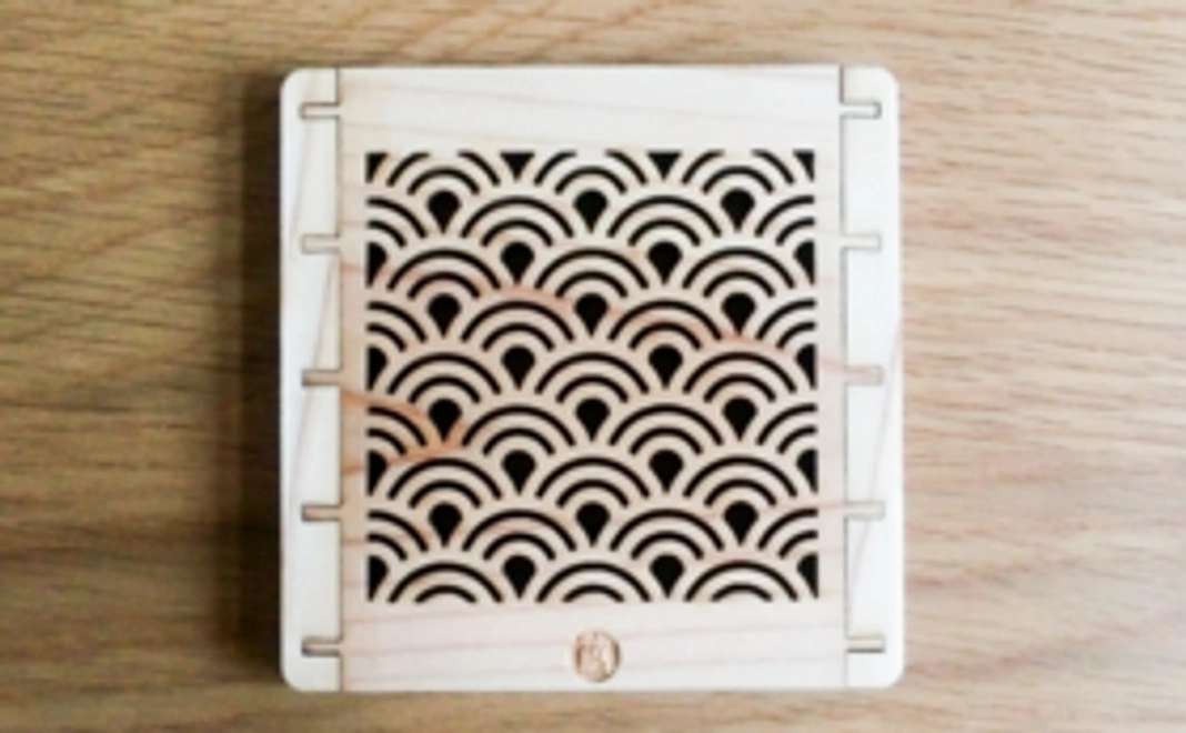 縁起の良い吉祥紋柄の南三陸杉コースター・A（波柄）