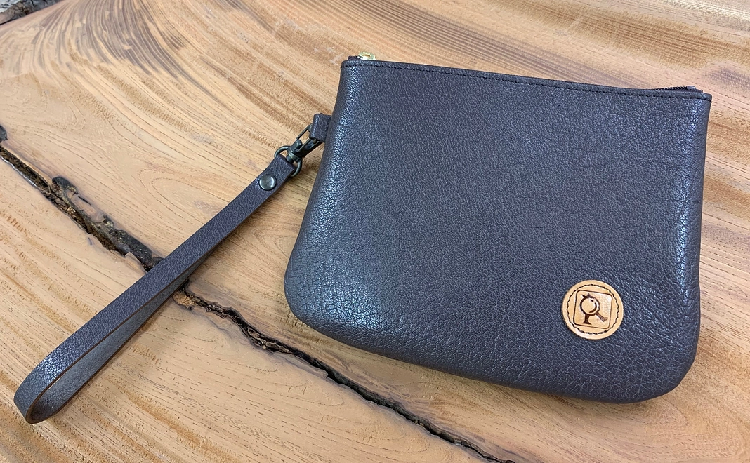 バッファロー革製ストラップ付きポーチ