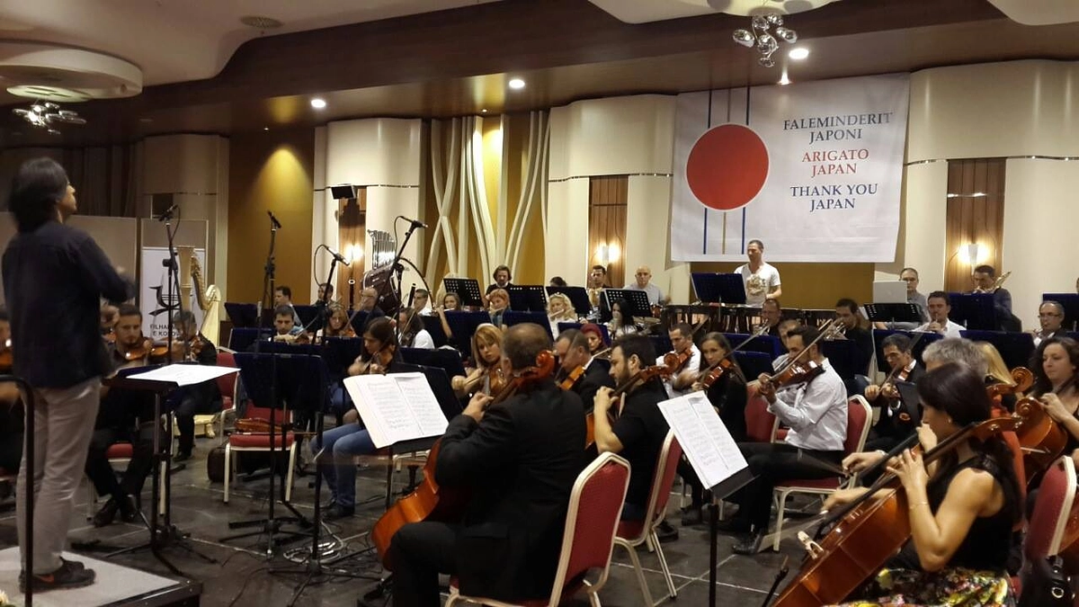 楽団員の「ありがとう！！！」、日本政府による文化無償援助(117の楽器機材)の供与記念コンサート