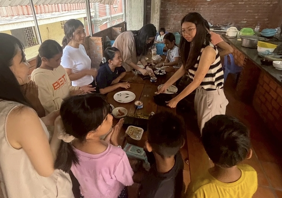 カンボジア作品展 ギャラリー近況とおにぎりワークショップ