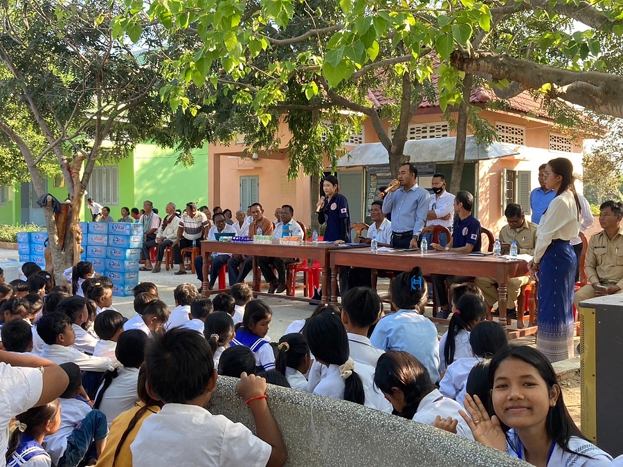 水道完成セレモニーを開いてくれました