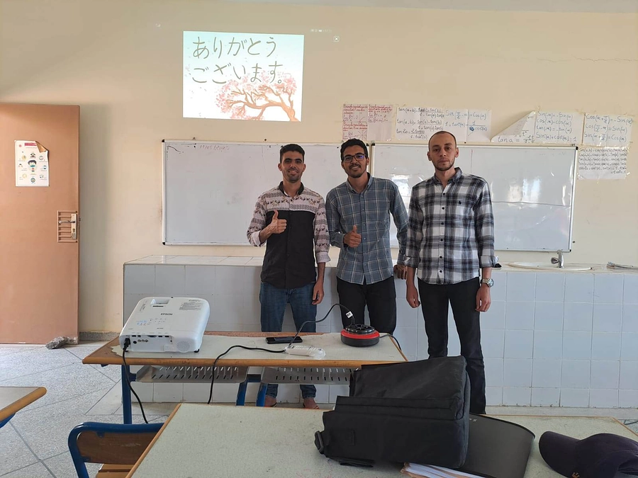 メルズーガ高校にプロジェクターが届きました