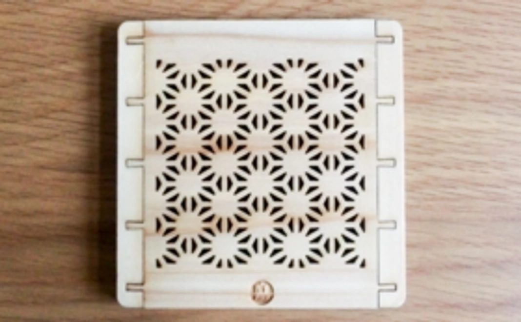 縁起の良い吉祥紋柄の南三陸杉コースター・B（麻柄）