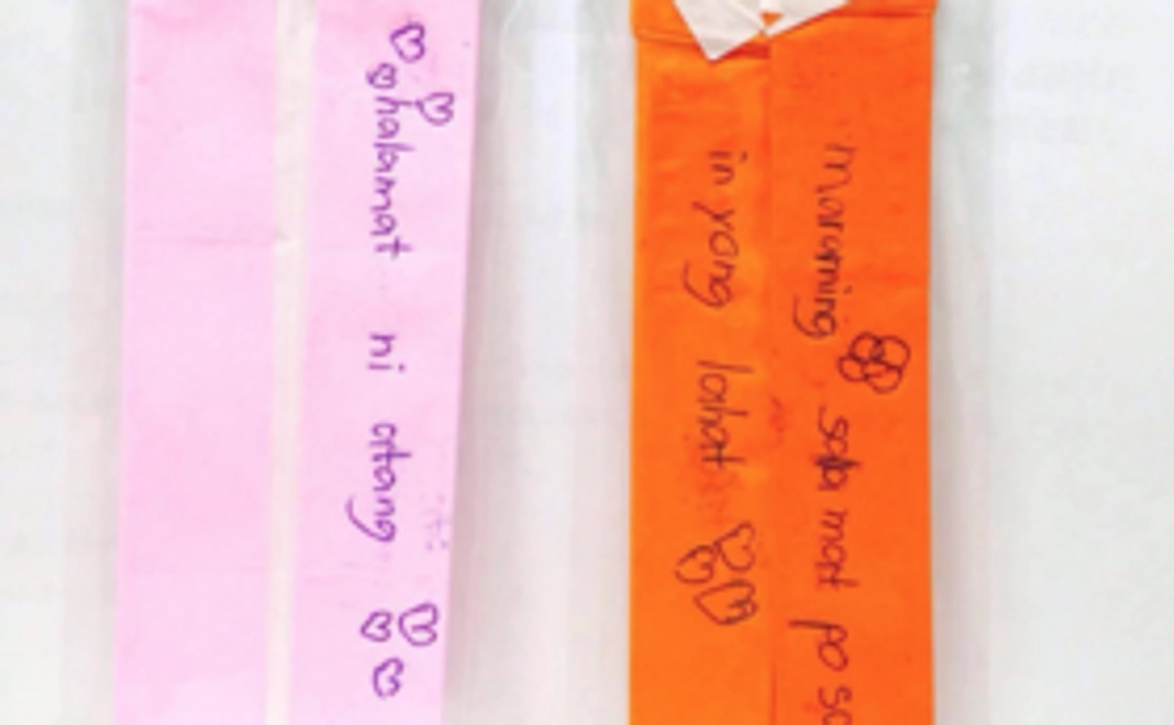 バクネン村の小学生が一生懸命作ったしおりをお届け!