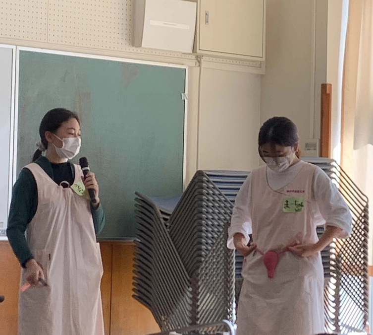 神戸市看護大学　井上理絵先生より骨盤臓器脱ぬいぐるみ使用の感想・写真をいただきました。