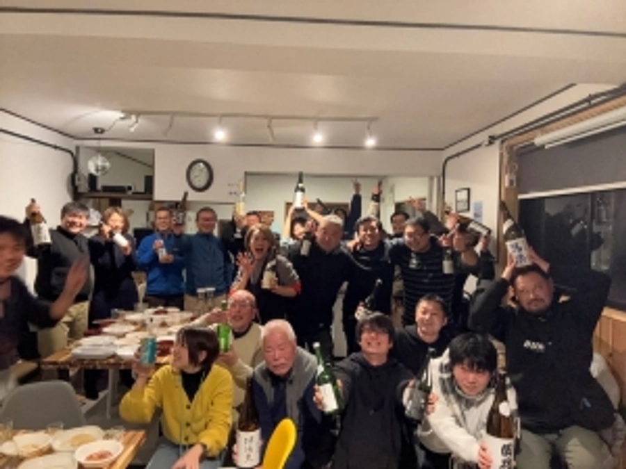 オープン記念の日本酒の飲み比べ会が地元紙に掲載されました。